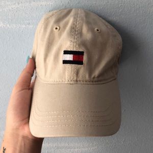 Tommy Hilfiger khaki hat